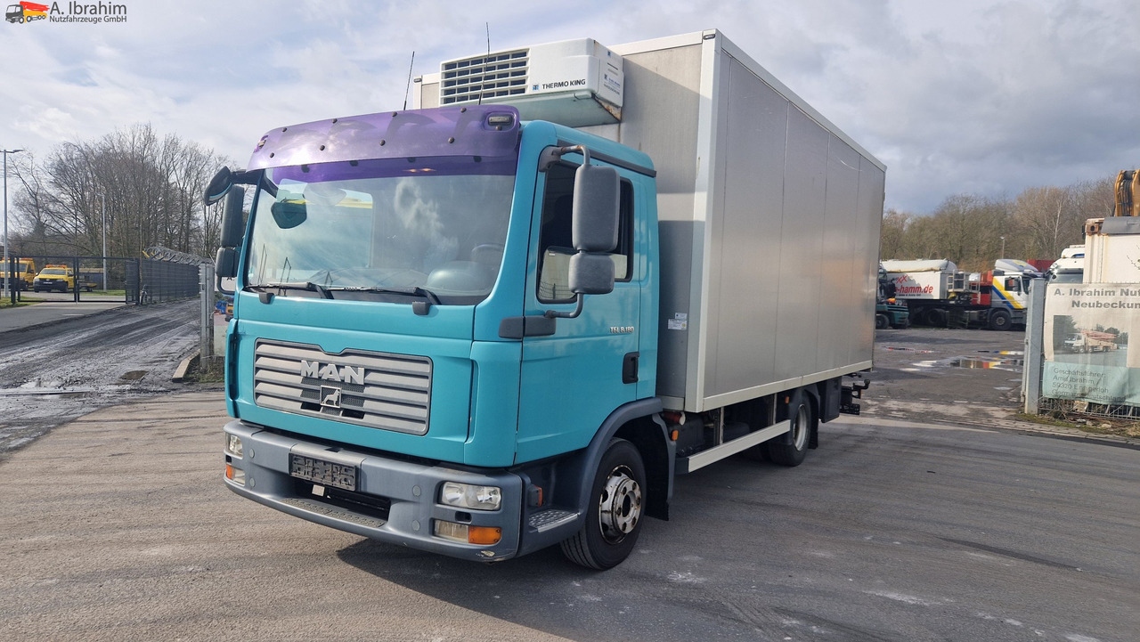 MAN 8.180 Thermokingkühlung - 30 ° sauber, 3. Gang kratzt, voll fahrbereit - Külmutiga veoauto: pilt 1 MAN 8.180 Thermokingkühlung - 30 ° sauber, 3. Gang kratzt, voll fahrbereit - Külmutiga veoauto: pilt 1