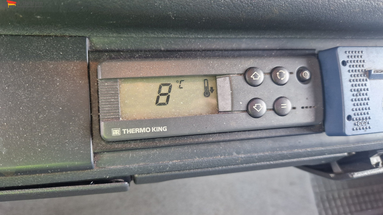 MAN 8.180 Thermokingkühlung - 30 ° sauber, 3. Gang kratzt, voll fahrbereit - Külmutiga veoauto: pilt 4 MAN 8.180 Thermokingkühlung - 30 ° sauber, 3. Gang kratzt, voll fahrbereit - Külmutiga veoauto: pilt 4