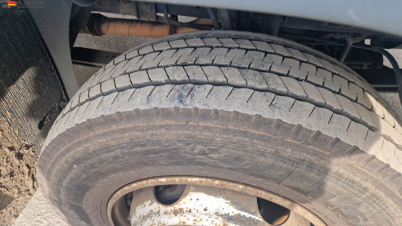 MAN 8.180 Thermokingkühlung - 30 ° sauber, 3. Gang kratzt, voll fahrbereit - Külmutiga veoauto: pilt 5 MAN 8.180 Thermokingkühlung - 30 ° sauber, 3. Gang kratzt, voll fahrbereit - Külmutiga veoauto: pilt 5