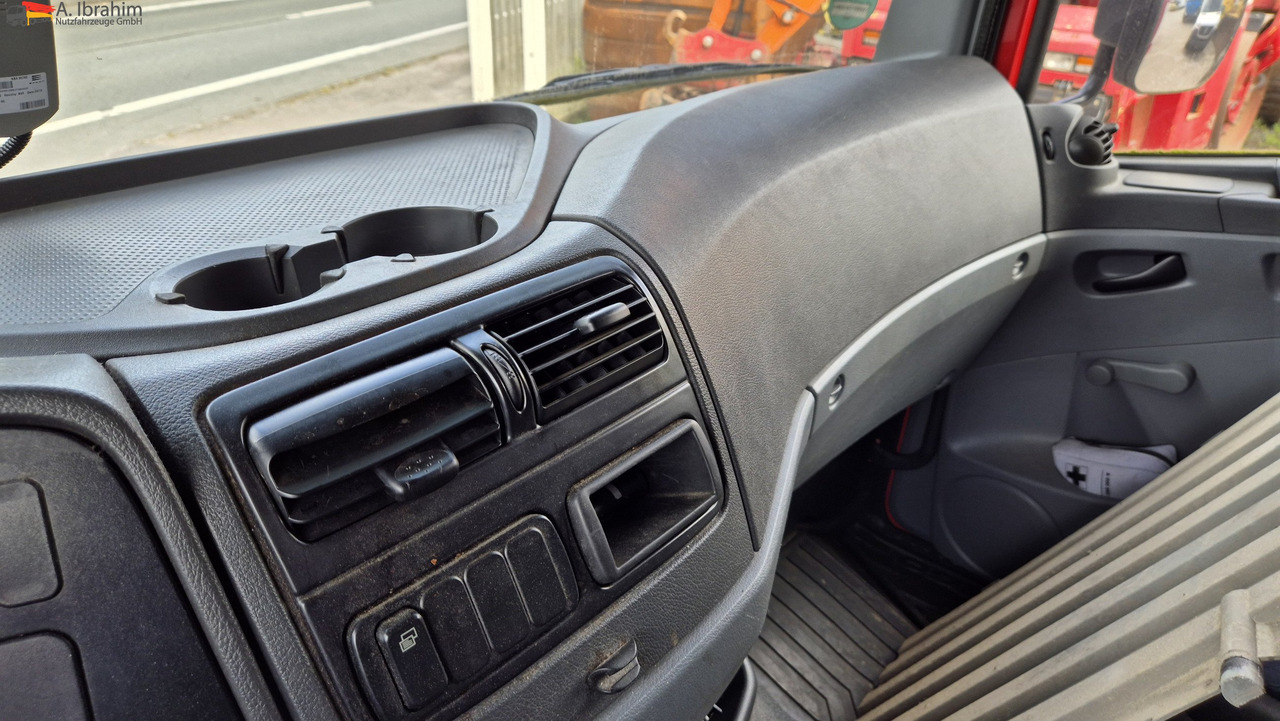 Mercedes-Benz 1222 Werkstattkoffer mit Regalsystem - Kasti veoauto: pilt 4 Mercedes-Benz 1222 Werkstattkoffer mit Regalsystem - Kasti veoauto: pilt 4