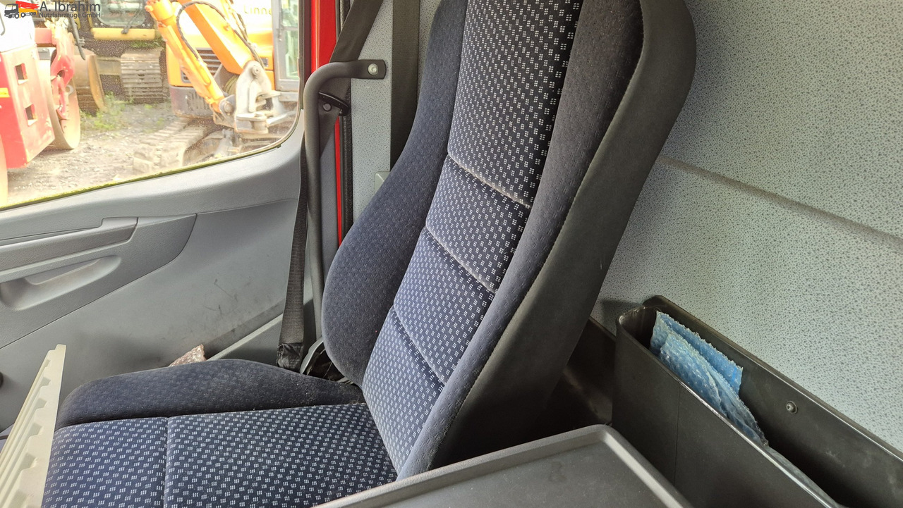 Mercedes-Benz 1222 Werkstattkoffer mit Regalsystem - Kasti veoauto: pilt 5 Mercedes-Benz 1222 Werkstattkoffer mit Regalsystem - Kasti veoauto: pilt 5
