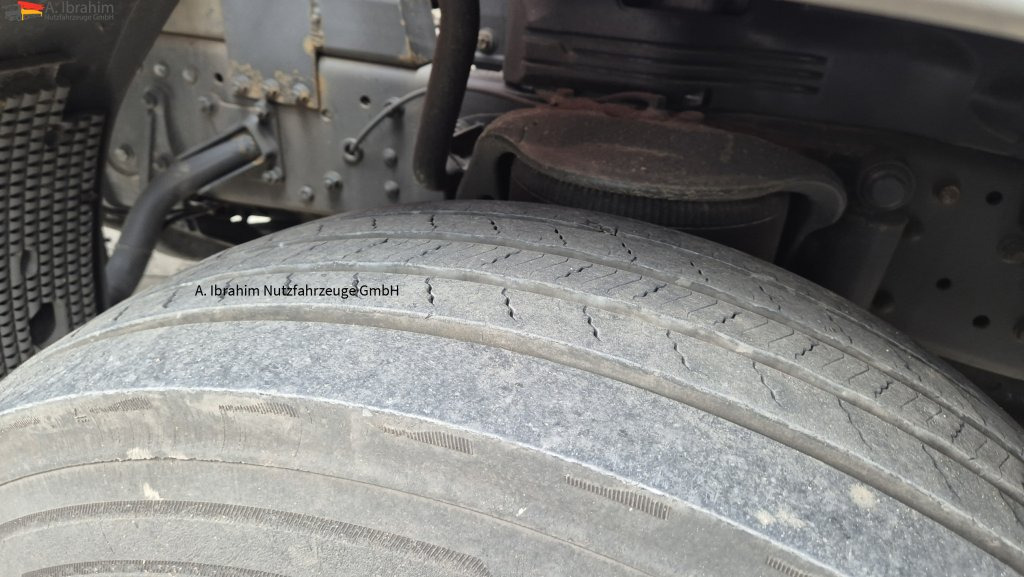 Mercedes-Benz 1833 HIAB Kran, Funk FB Scheckheft gepflegt bei Mercedes - Madelveok/ Platvormveok, Kraanaga veoauto: pilt 4 Mercedes-Benz 1833 HIAB Kran, Funk FB Scheckheft gepflegt bei Mercedes - Madelveok/ Platvormveok, Kraanaga veoauto: pilt 4