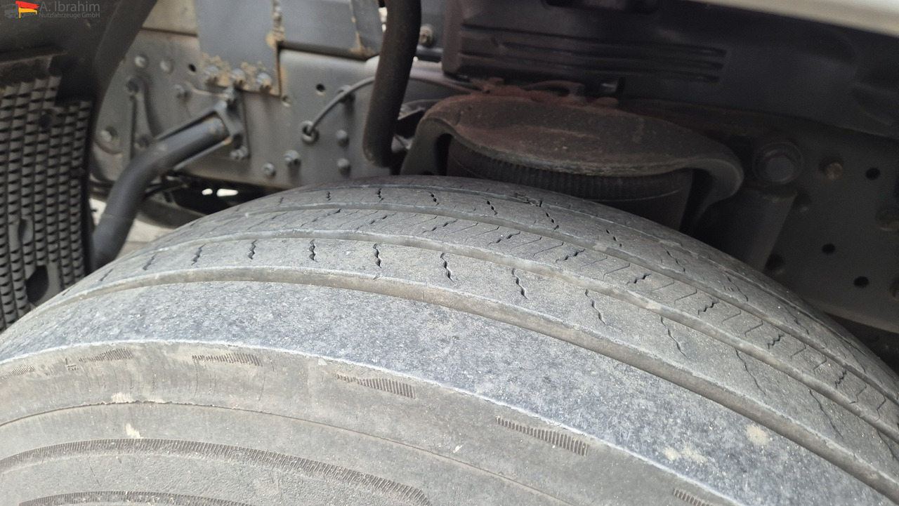 Mercedes-Benz 1833 HIAB Kran, Funk FB Scheckheft gepflegt bei Mercedes - Madelveok/ Platvormveok, Kraanaga veoauto: pilt 3 Mercedes-Benz 1833 HIAB Kran, Funk FB Scheckheft gepflegt bei Mercedes - Madelveok/ Platvormveok, Kraanaga veoauto: pilt 3