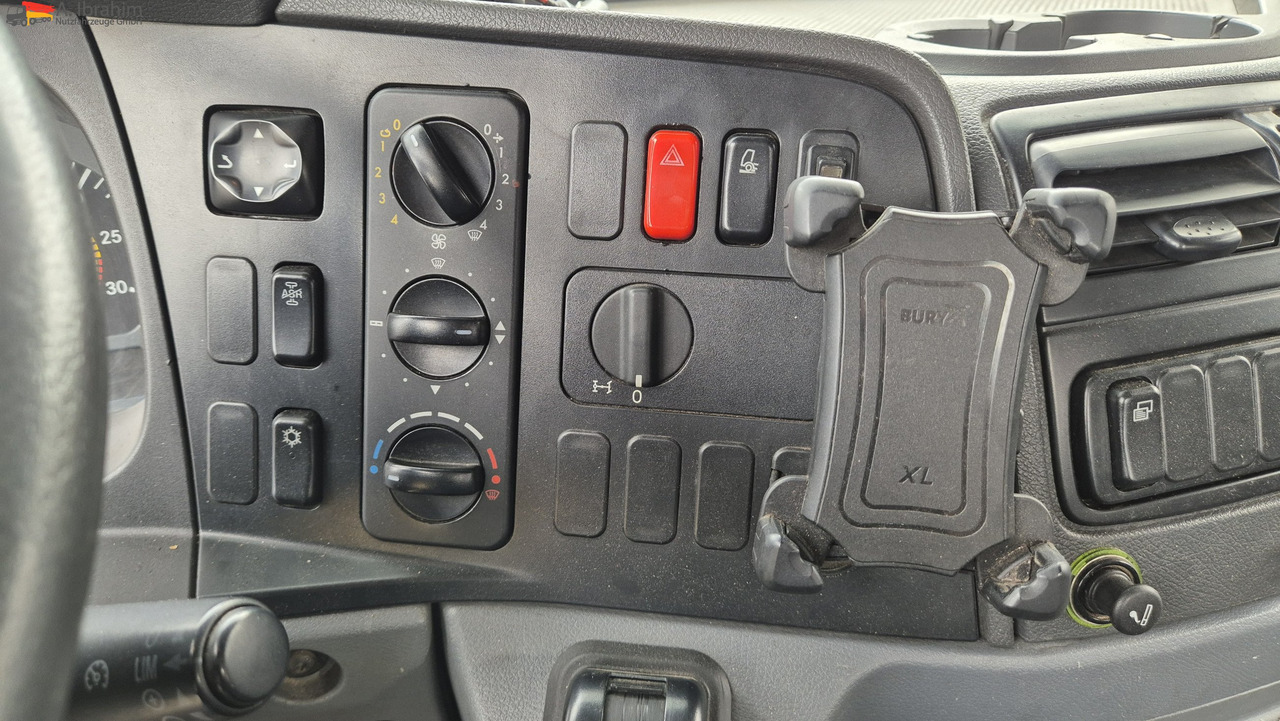 Mercedes-Benz 1833 HIAB Kran, Funk FB Scheckheft gepflegt bei Mercedes - Madelveok/ Platvormveok, Kraanaga veoauto: pilt 5 Mercedes-Benz 1833 HIAB Kran, Funk FB Scheckheft gepflegt bei Mercedes - Madelveok/ Platvormveok, Kraanaga veoauto: pilt 5