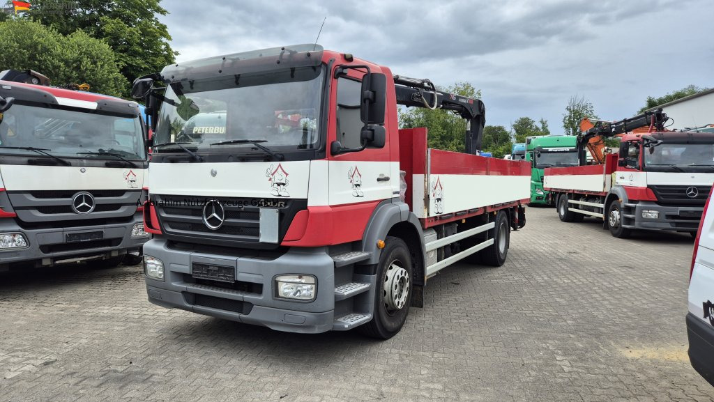 Mercedes-Benz 1833 HIAB Kran, Funk FB Scheckheft gepflegt bei Mercedes - Madelveok/ Platvormveok, Kraanaga veoauto: pilt 1 Mercedes-Benz 1833 HIAB Kran, Funk FB Scheckheft gepflegt bei Mercedes - Madelveok/ Platvormveok, Kraanaga veoauto: pilt 1