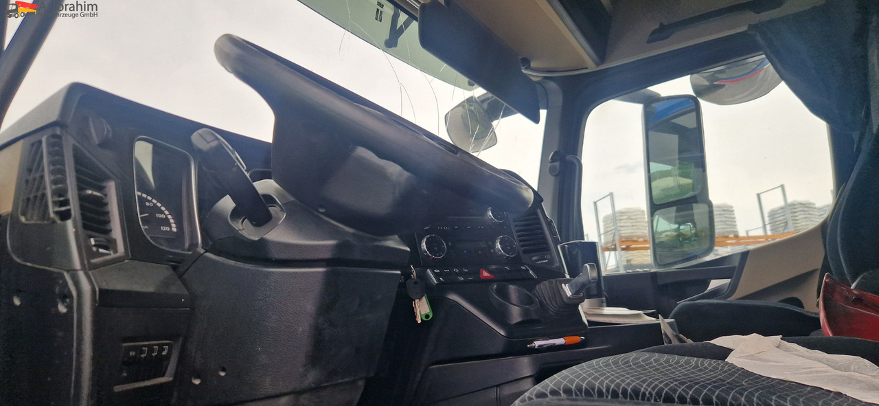 Mercedes-Benz 1843 DB 1843 mit PTU für Kompressor Unfall, bedingt fahrbereit. Video vorh. - Sadulveok: pilt 3 Mercedes-Benz 1843 DB 1843 mit PTU für Kompressor Unfall, bedingt fahrbereit. Video vorh. - Sadulveok: pilt 3