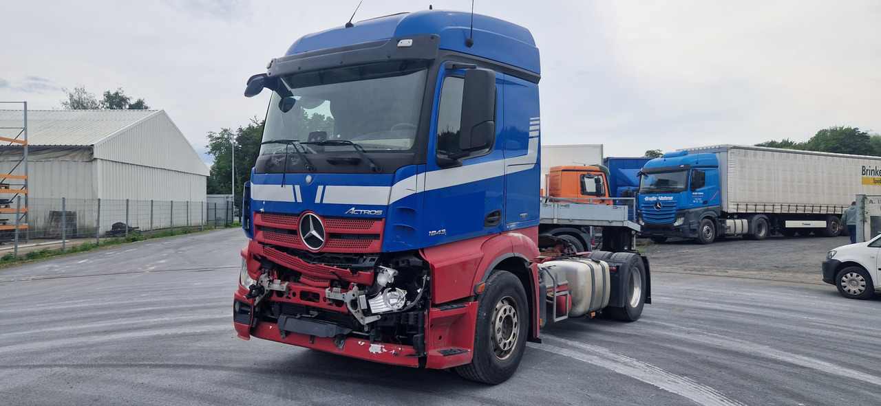 Mercedes-Benz 1843 DB 1843 mit PTU für Kompressor Unfall, bedingt fahrbereit. Video vorh. - Sadulveok: pilt 1 Mercedes-Benz 1843 DB 1843 mit PTU für Kompressor Unfall, bedingt fahrbereit. Video vorh. - Sadulveok: pilt 1