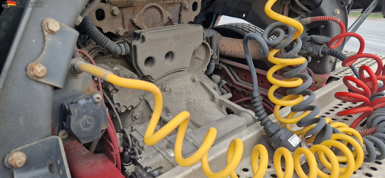 Mercedes-Benz 1843 DB 1843 mit PTU für Kompressor Unfall, bedingt fahrbereit. Video vorh. - Sadulveok: pilt 5 Mercedes-Benz 1843 DB 1843 mit PTU für Kompressor Unfall, bedingt fahrbereit. Video vorh. - Sadulveok: pilt 5