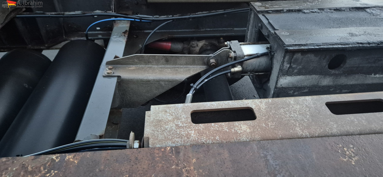 Schmitz SCF24 2x20,30,40,45 ft Multichassis, ausziehbar - Konteinerveduk/ Tõstukiga poolhaagis: pilt 5 Schmitz SCF24 2x20,30,40,45 ft Multichassis, ausziehbar - Konteinerveduk/ Tõstukiga poolhaagis: pilt 5