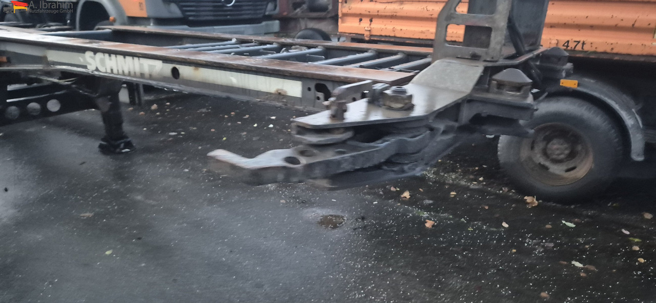 Schmitz SCF24 2x20,30,40,45 ft Multichassis, ausziehbar - Konteinerveduk/ Tõstukiga poolhaagis: pilt 2 Schmitz SCF24 2x20,30,40,45 ft Multichassis, ausziehbar - Konteinerveduk/ Tõstukiga poolhaagis: pilt 2