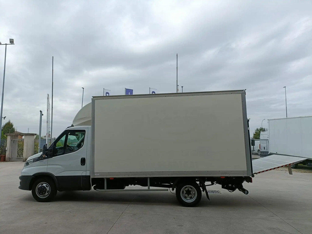 IVECO DAILY 35C16 3.0 - Tarbesõiduk furgoon: pilt 2 IVECO DAILY 35C16 3.0 - Tarbesõiduk furgoon: pilt 2