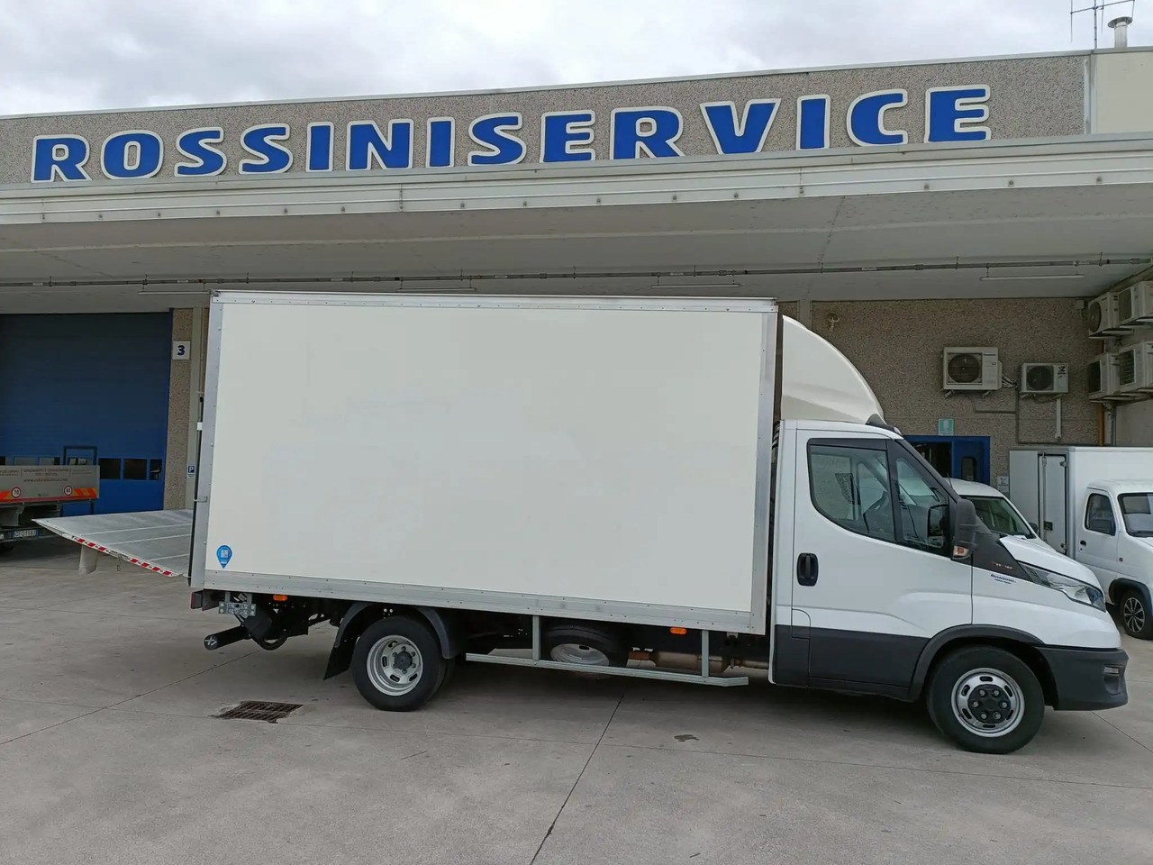IVECO DAILY 35C16 3.0 - Tarbesõiduk furgoon: pilt 4 IVECO DAILY 35C16 3.0 - Tarbesõiduk furgoon: pilt 4