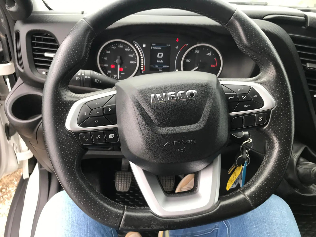 IVECO DAILY 35C16 CC 3000 - Tent tarbesõiduk: pilt 3 IVECO DAILY 35C16 CC 3000 - Tent tarbesõiduk: pilt 3
