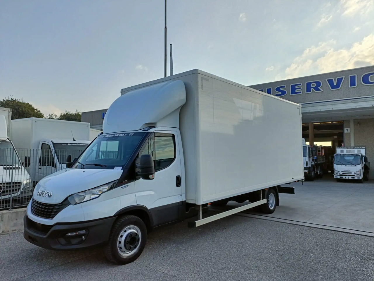 IVECO DAILY 72C18 72.180 HI P - Kasti veoauto: pilt 2 IVECO DAILY 72C18 72.180 HI P - Kasti veoauto: pilt 2