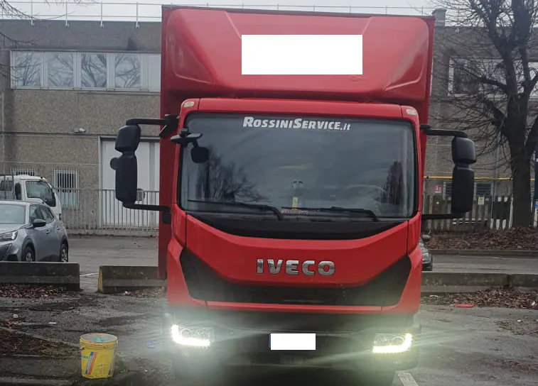 IVECO EUROCARGO 100E18 - Kasti veoauto: pilt 4 IVECO EUROCARGO 100E18 - Kasti veoauto: pilt 4