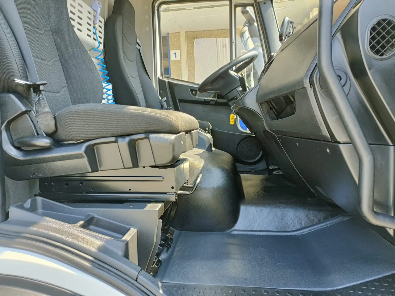 IVECO EUROCARGO 120E19P - Kabiinišassiiga veoauto: pilt 2 IVECO EUROCARGO 120E19P - Kabiinišassiiga veoauto: pilt 2