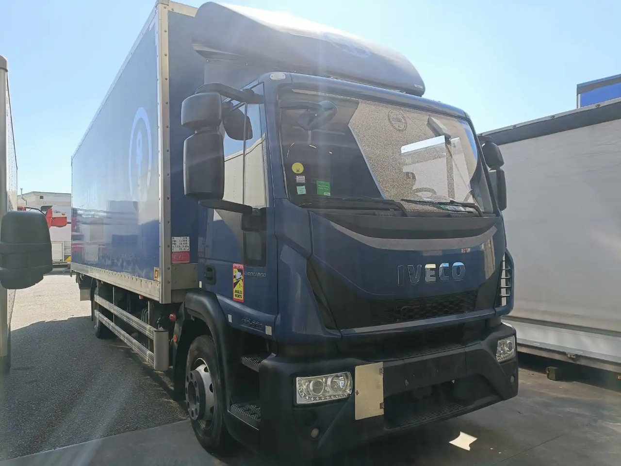 IVECO EUROCARGO 120E22 - Kasti veoauto: pilt 2 IVECO EUROCARGO 120E22 - Kasti veoauto: pilt 2