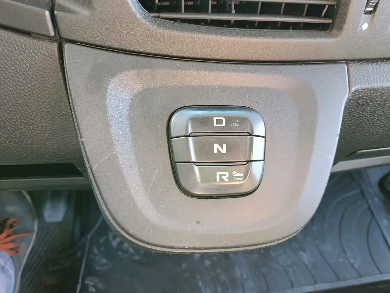 IVECO EUROCARGO 140E28P - Kabiinišassiiga veoauto: pilt 4 IVECO EUROCARGO 140E28P - Kabiinišassiiga veoauto: pilt 4