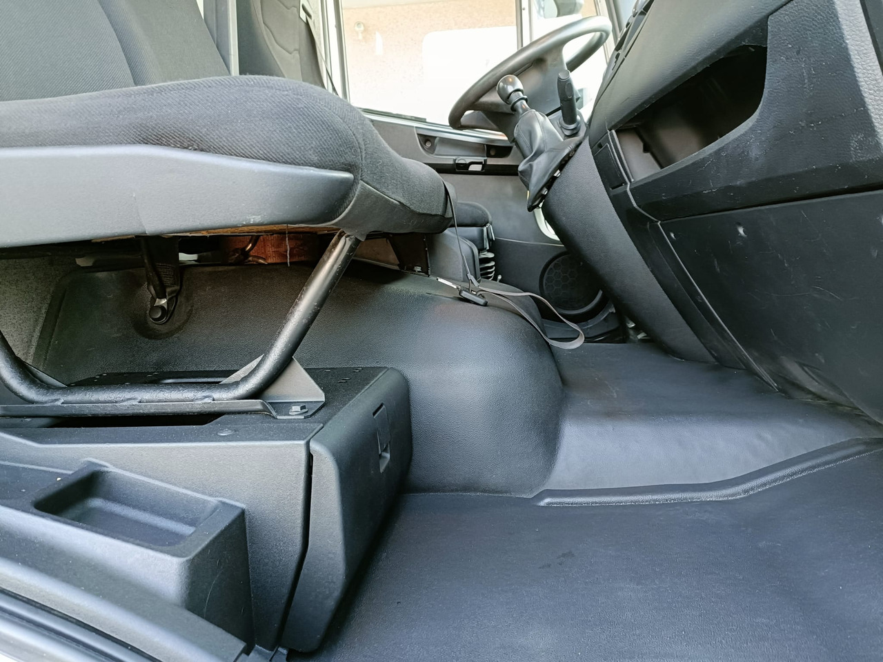 IVECO EUROCARGO 80E22K - Kabiinišassiiga veoauto: pilt 2 IVECO EUROCARGO 80E22K - Kabiinišassiiga veoauto: pilt 2