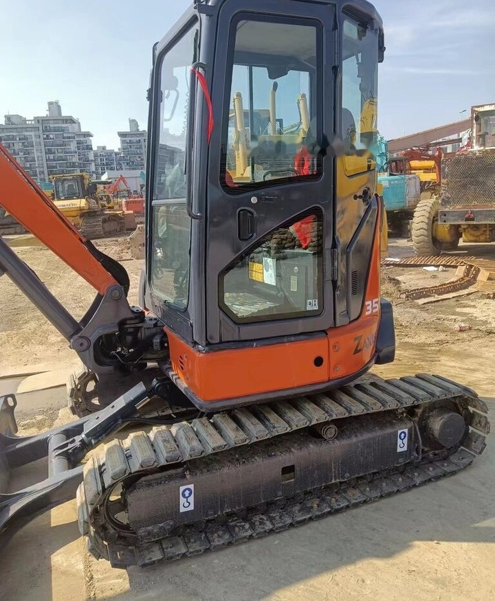 Hitachi ZX35-5A - Miniekskavaator: pilt 1 Hitachi ZX35-5A - Miniekskavaator: pilt 1