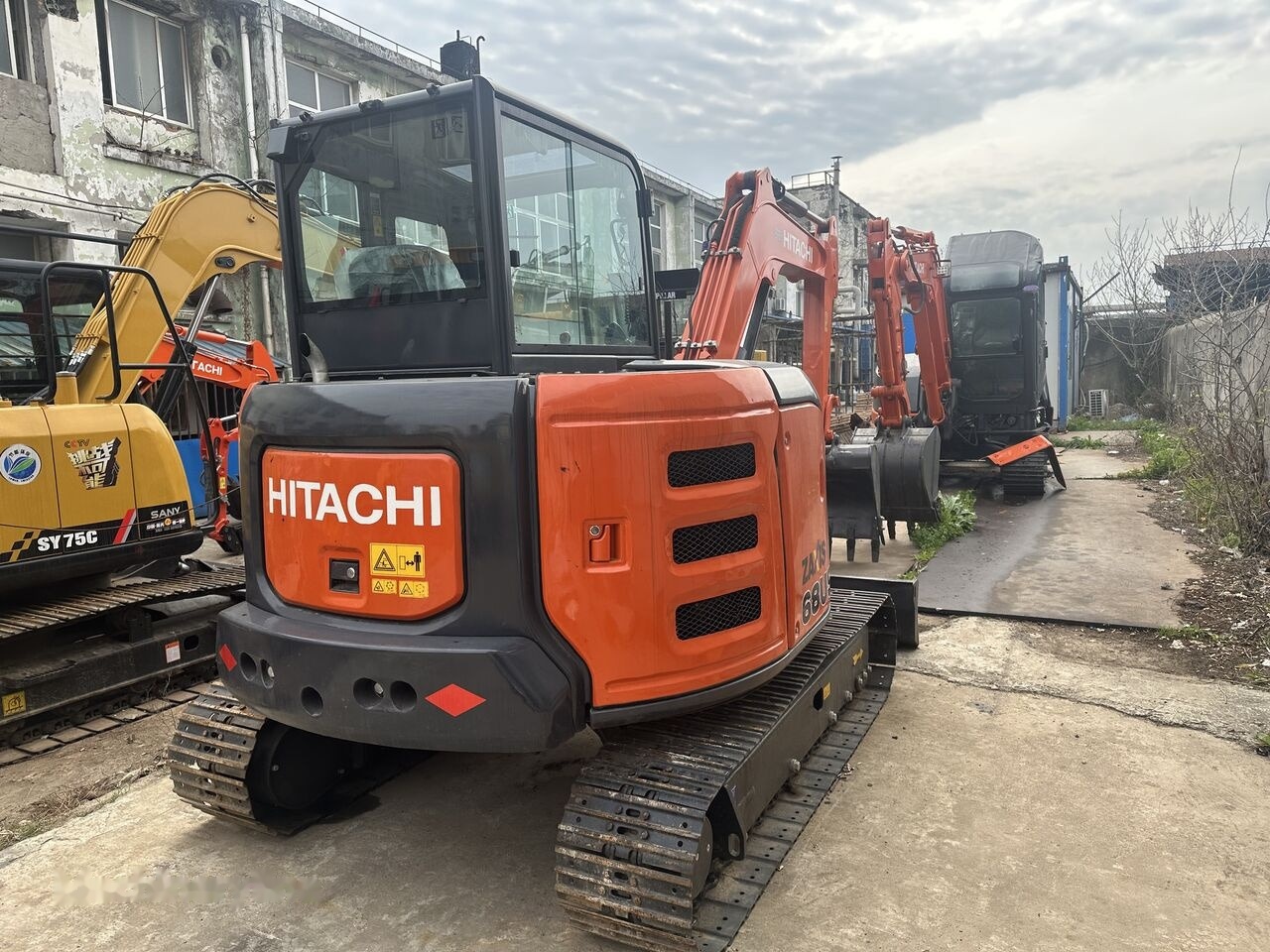 Miniekskavaator Hitachi ZX68: pilt 6