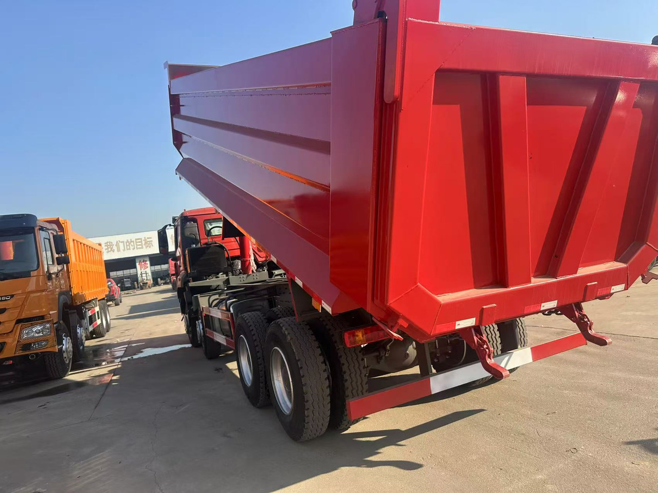 Howo HAOHAN DUMP TRUCK 8X4 - Kallurauto: pilt 4 Howo HAOHAN DUMP TRUCK 8X4 - Kallurauto: pilt 4