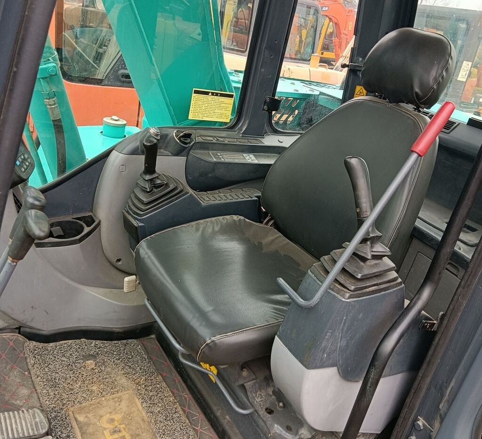 Kobelco SK75-8 - Lintekskavaator: pilt 3 Kobelco SK75-8 - Lintekskavaator: pilt 3