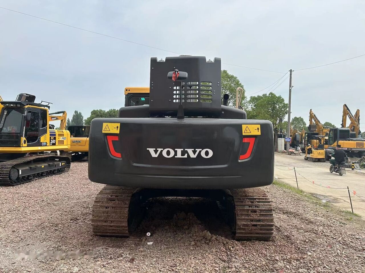 Volvo EC240 - Lintekskavaator: pilt 4 Volvo EC240 - Lintekskavaator: pilt 4