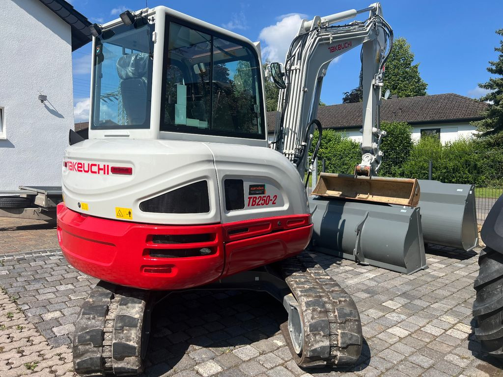 Takeuchi TB 250-2 u. 260 - Miniekskavaator: pilt 3 Takeuchi TB 250-2 u. 260 - Miniekskavaator: pilt 3