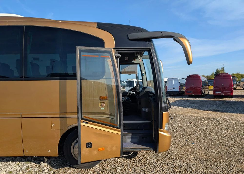 Kaugsõidu buss Mercedes-Benz Tourino: pilt 14