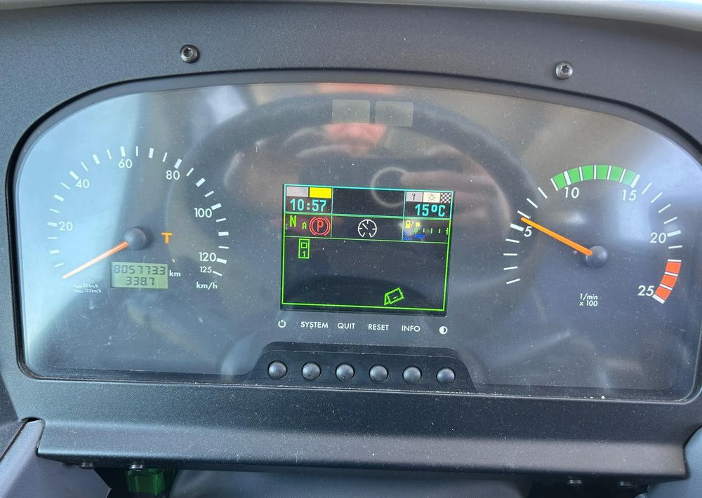 Kaugsõidu buss Mercedes-Benz Tourismo: pilt 16