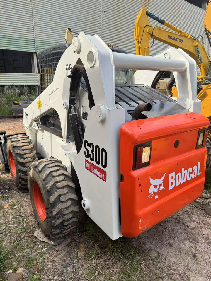 BOBCAT S300 - Kompaktlaadur: pilt 1 BOBCAT S300 - Kompaktlaadur: pilt 1