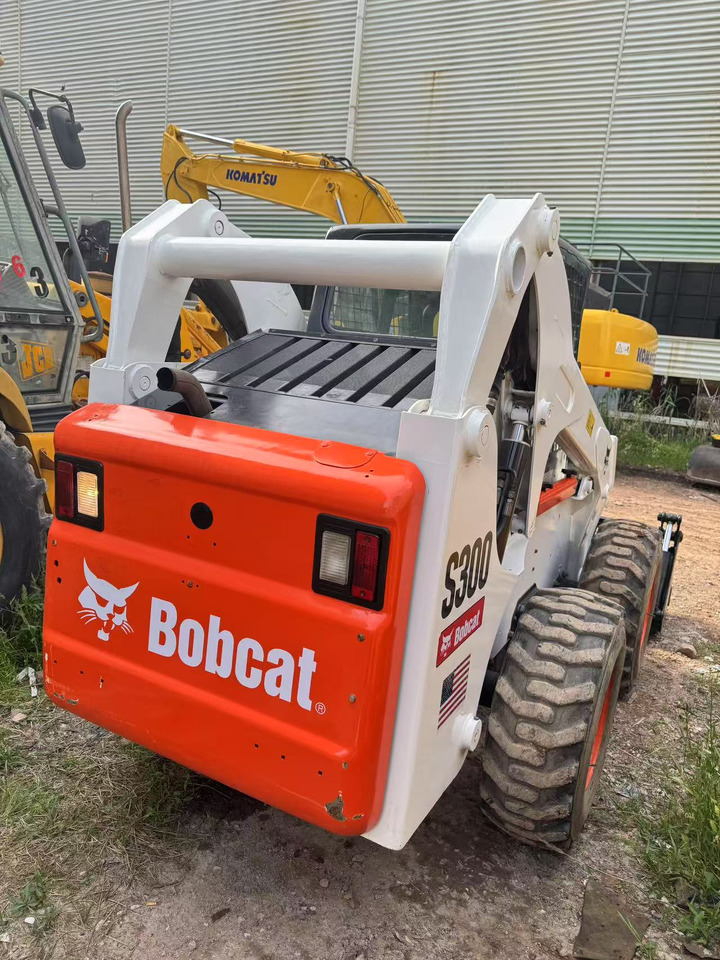 BOBCAT S300 - Kompaktlaadur: pilt 2 BOBCAT S300 - Kompaktlaadur: pilt 2