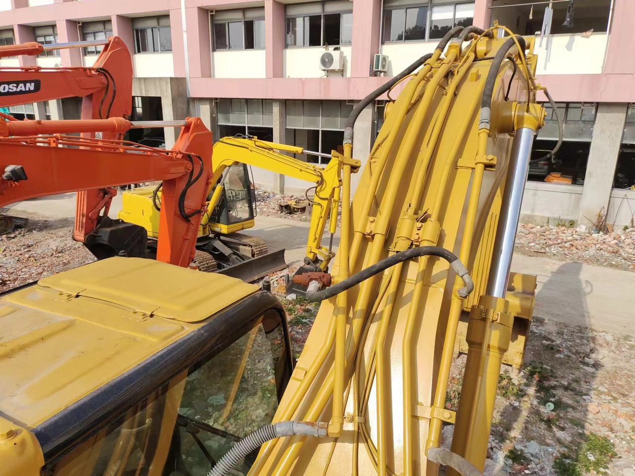 CAT 325CL - Lintekskavaator: pilt 3 CAT 325CL - Lintekskavaator: pilt 3