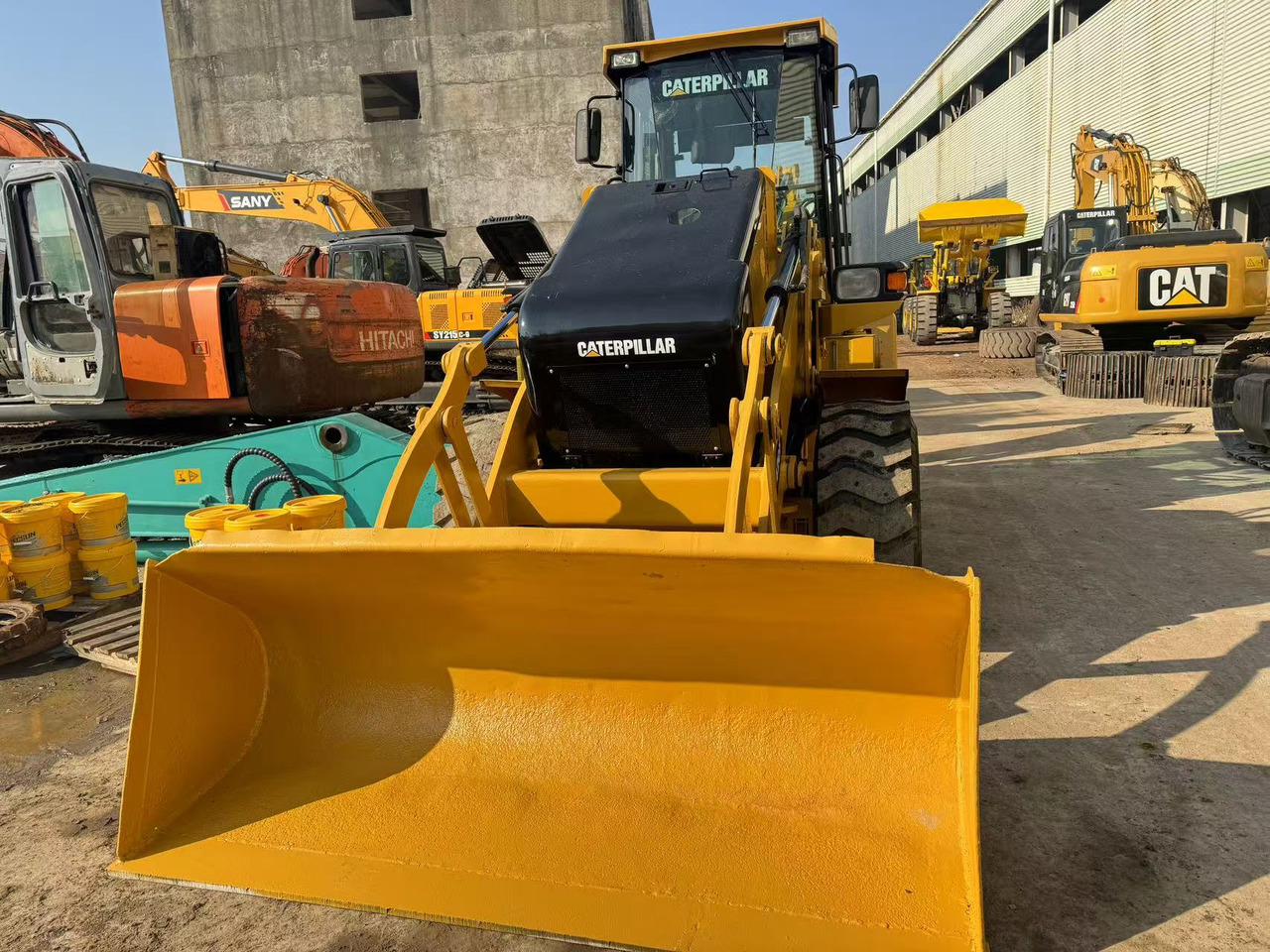 CAT 420F - Ekskavaator-laadur: pilt 1 CAT 420F - Ekskavaator-laadur: pilt 1