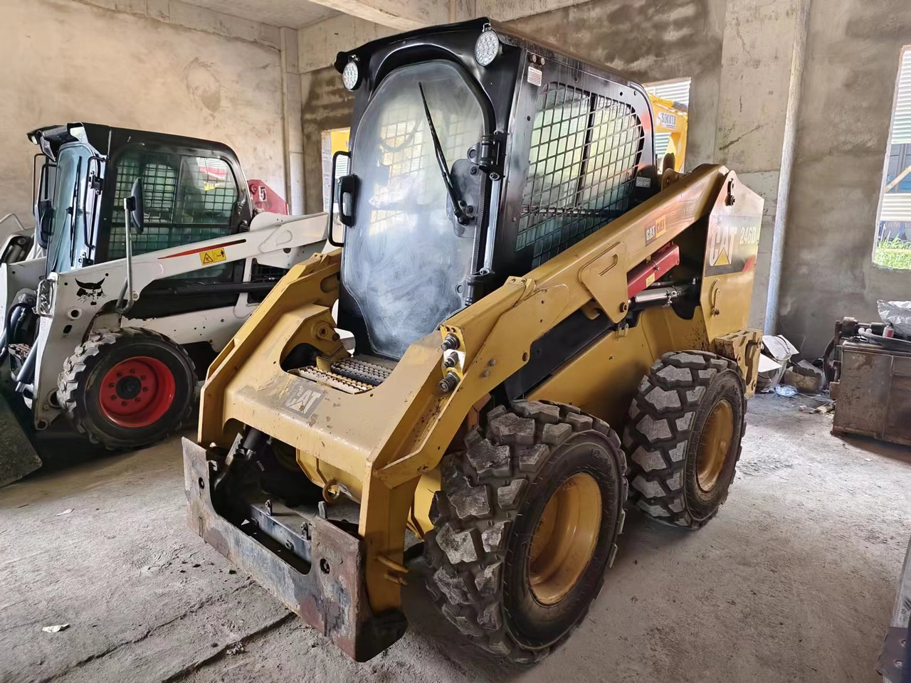CATERPILLAR 246D - Kompaktlaadur: pilt 4 CATERPILLAR 246D - Kompaktlaadur: pilt 4