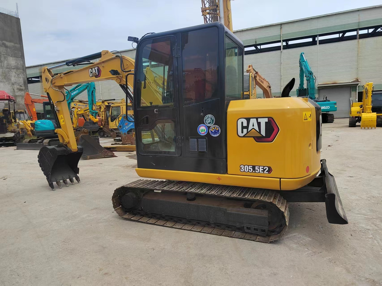 CATERPILLAR 305.5E2 - Miniekskavaator: pilt 3 CATERPILLAR 305.5E2 - Miniekskavaator: pilt 3