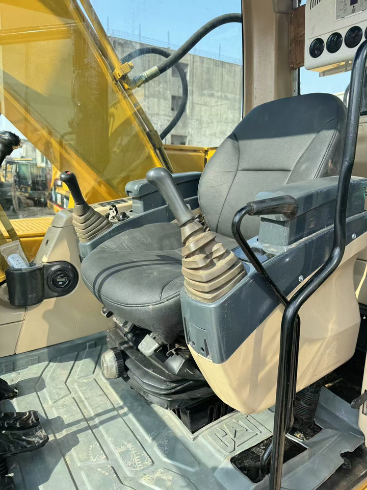 CATERPILLAR 320C - Lintekskavaator: pilt 4 CATERPILLAR 320C - Lintekskavaator: pilt 4