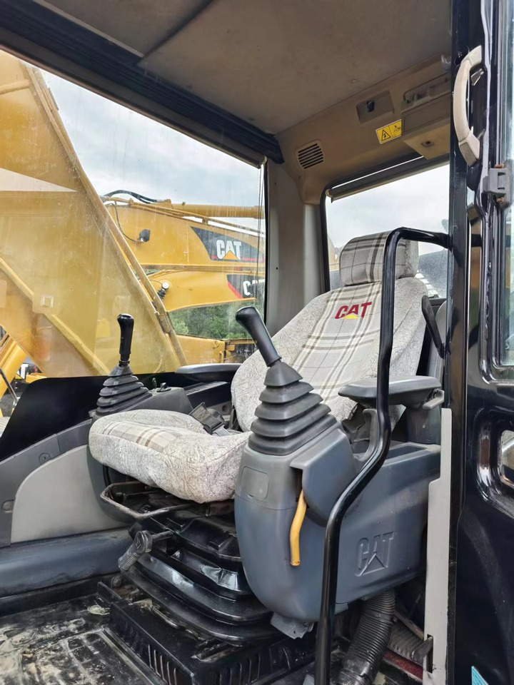 CATERPILLAR 320D - Lintekskavaator: pilt 3 CATERPILLAR 320D - Lintekskavaator: pilt 3