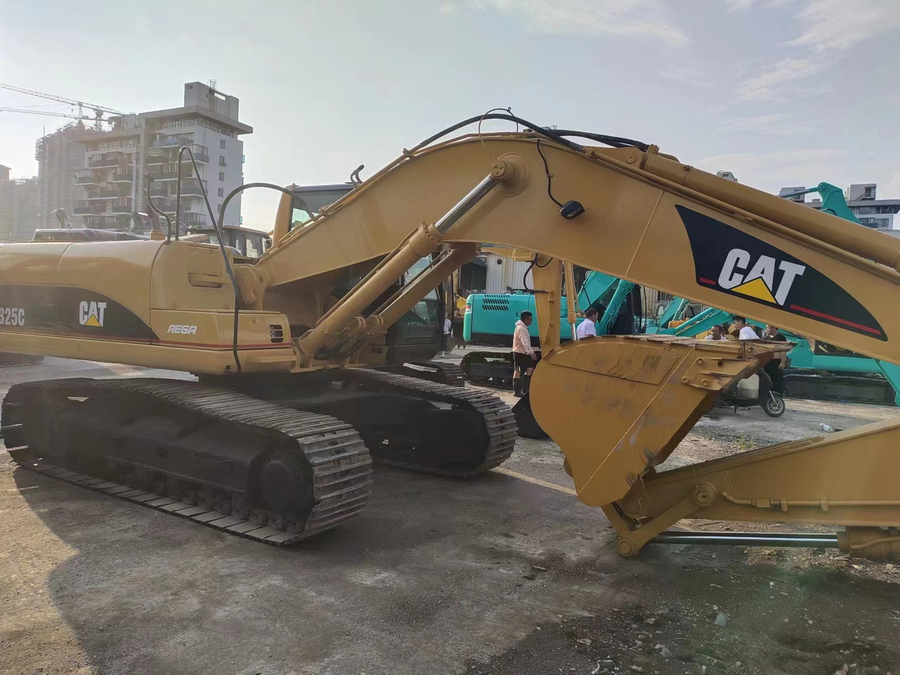 CATERPILLAR 325C - Lintekskavaator: pilt 3 CATERPILLAR 325C - Lintekskavaator: pilt 3