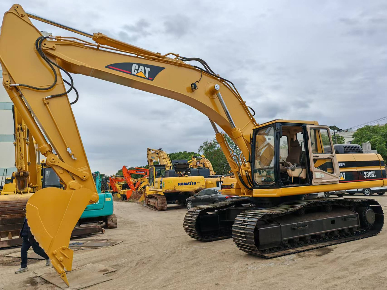 CATERPILLAR 330BL - Lintekskavaator: pilt 1 CATERPILLAR 330BL - Lintekskavaator: pilt 1