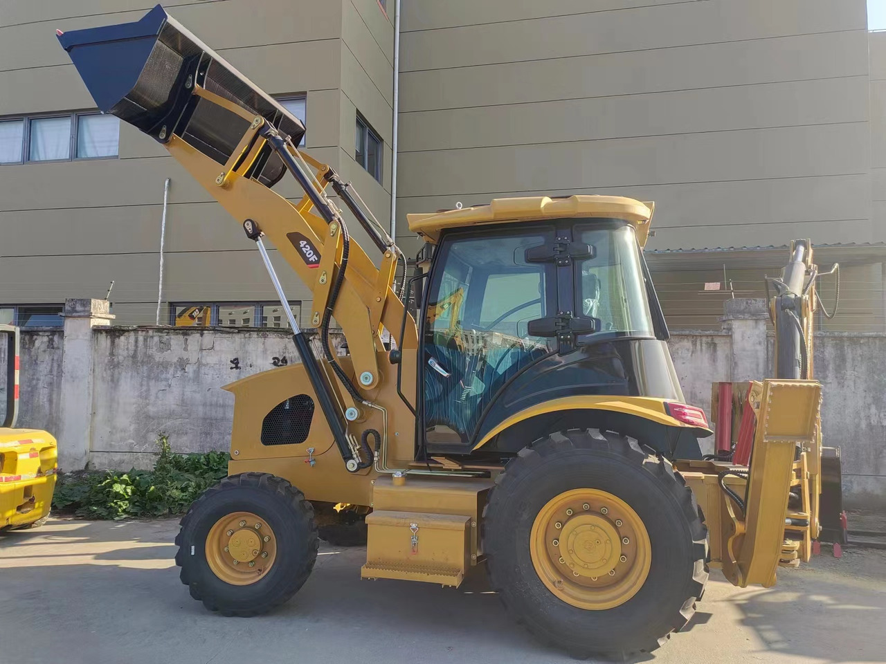 CATERPILLAR 420F - Ekskavaator-laadur: pilt 2 CATERPILLAR 420F - Ekskavaator-laadur: pilt 2