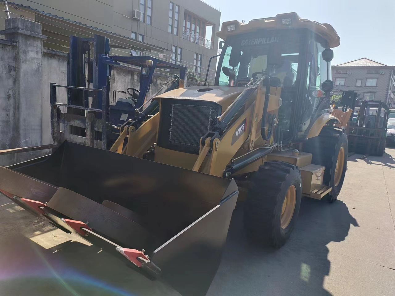 CATERPILLAR 420F - Ekskavaator-laadur: pilt 3 CATERPILLAR 420F - Ekskavaator-laadur: pilt 3