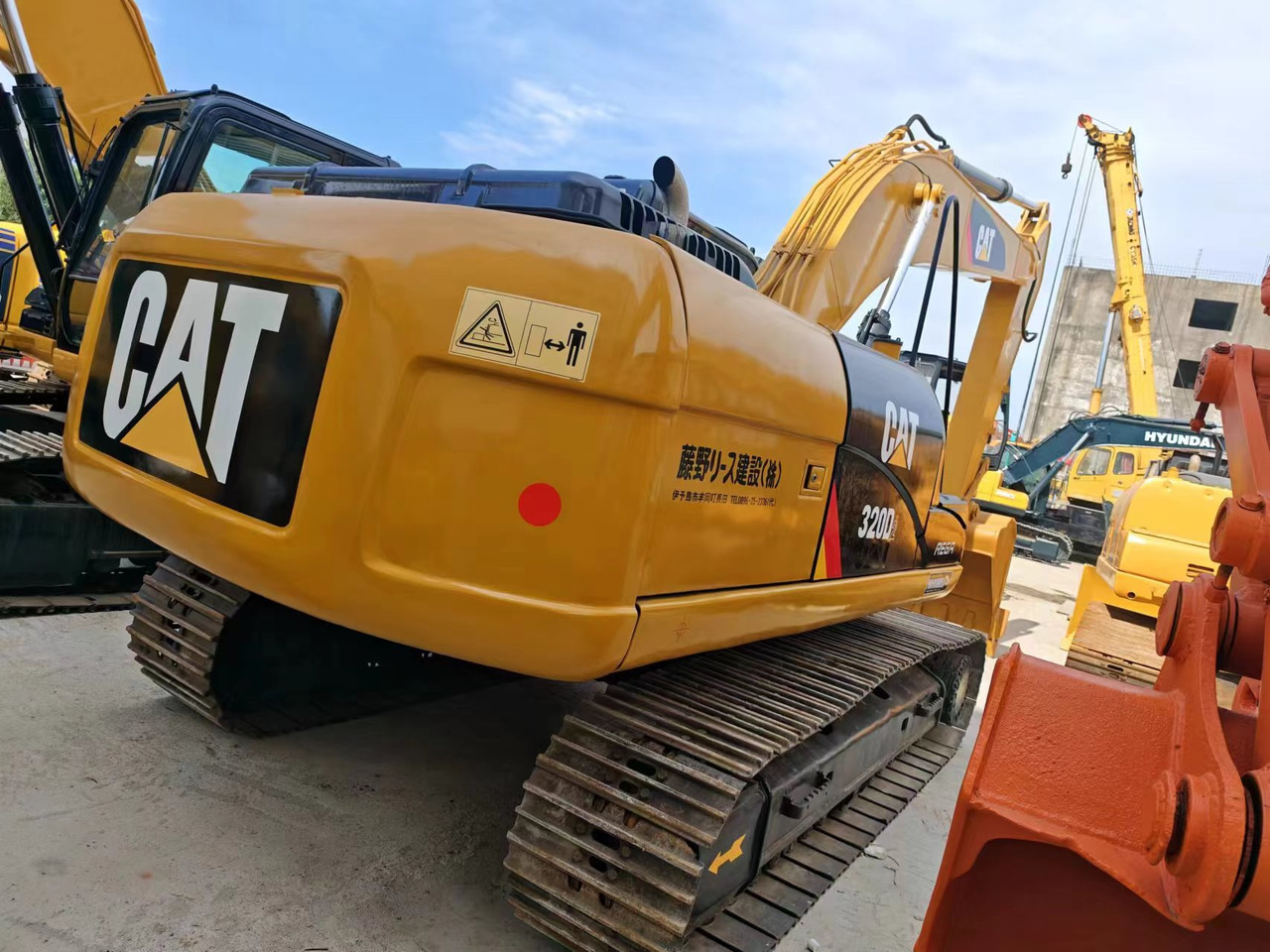 CATERPILLAR CAT 320D2 - Lintekskavaator: pilt 2 CATERPILLAR CAT 320D2 - Lintekskavaator: pilt 2