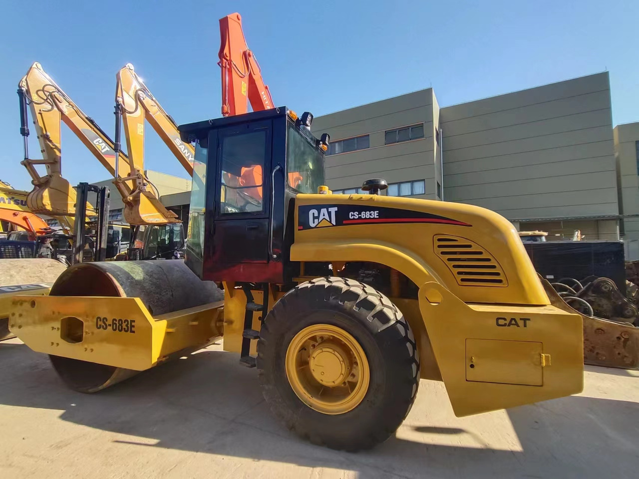 CATERPILLAR CS683E - Tihendaja: pilt 1 CATERPILLAR CS683E - Tihendaja: pilt 1