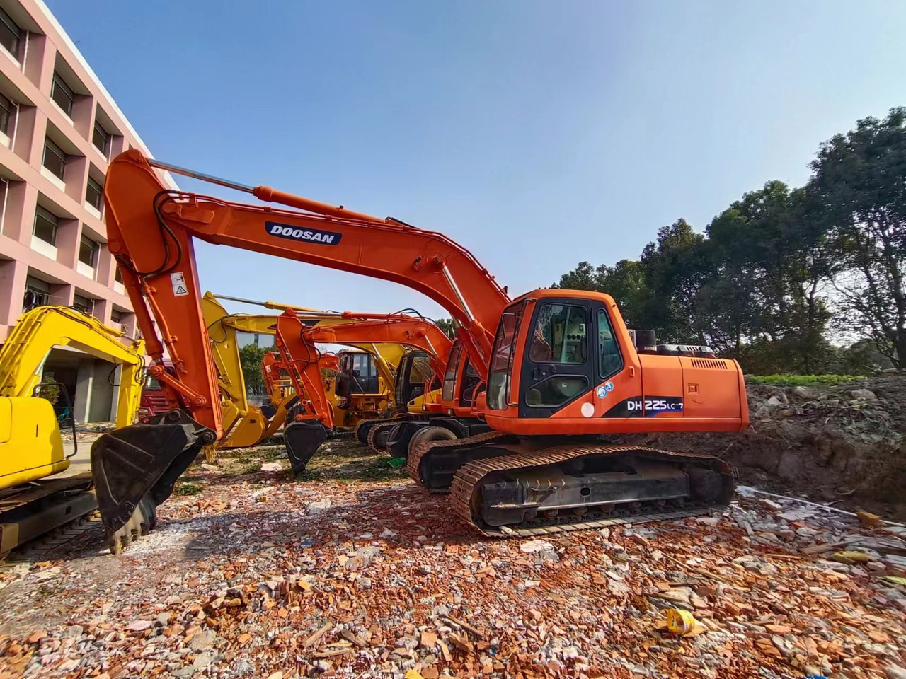 DOOSAN DH225LC-7 - Lintekskavaator: pilt 1 DOOSAN DH225LC-7 - Lintekskavaator: pilt 1