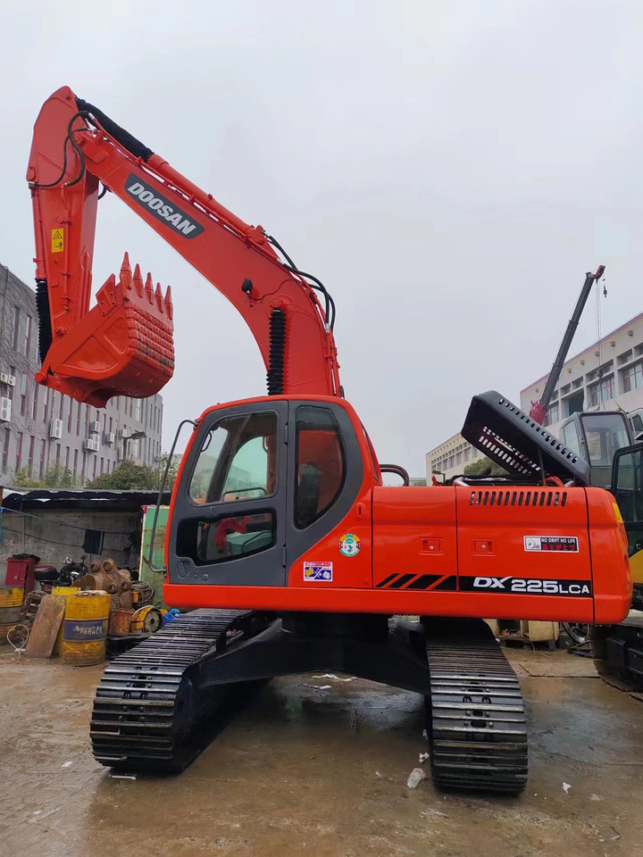 DOOSAN DX225LCA - Lintekskavaator: pilt 1 DOOSAN DX225LCA - Lintekskavaator: pilt 1