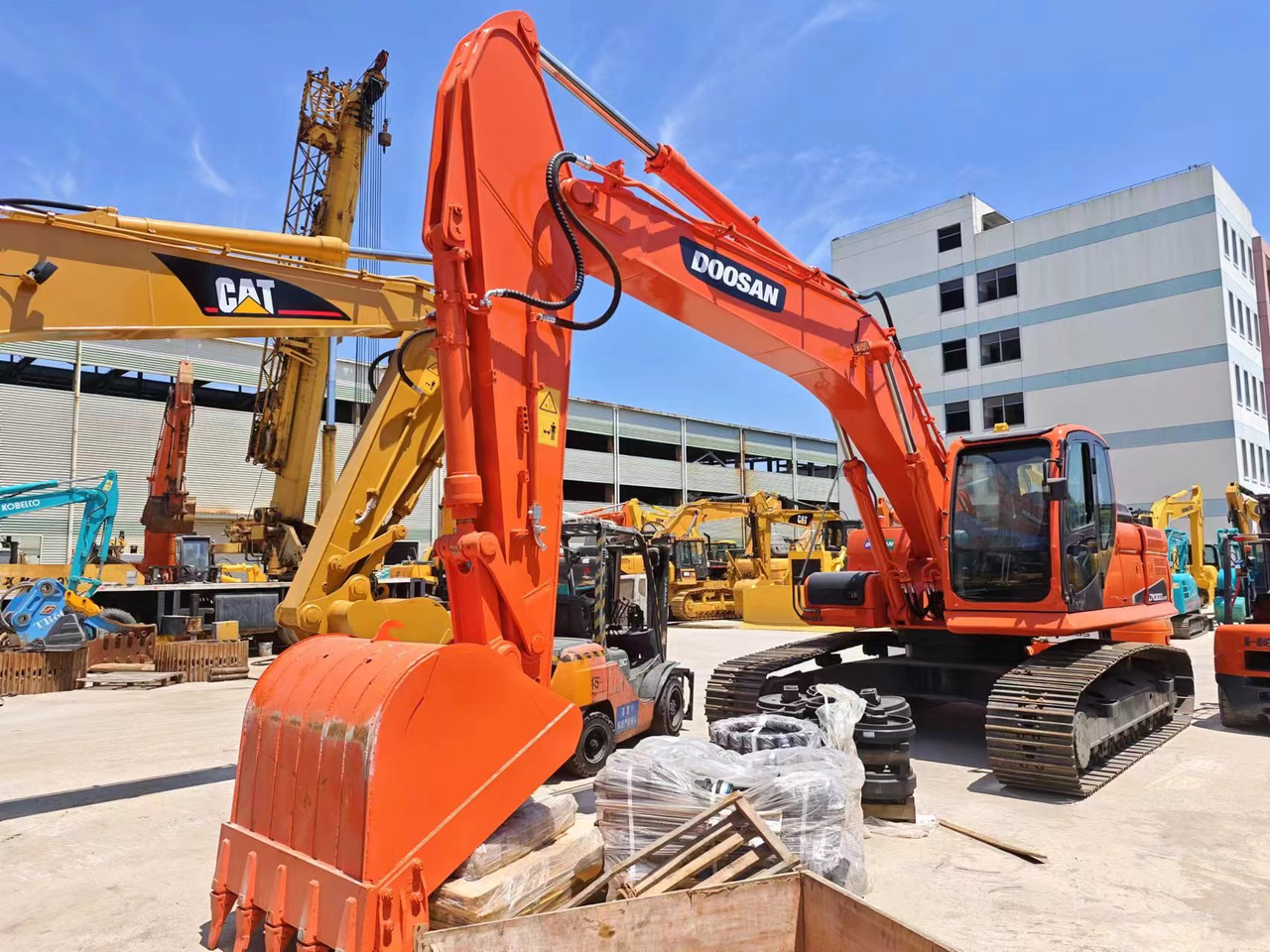 DOOSAN DX300LC-9C - Lintekskavaator: pilt 1 DOOSAN DX300LC-9C - Lintekskavaator: pilt 1