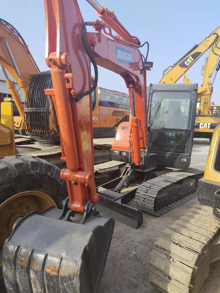 DOOSAN DX60 - Miniekskavaator: pilt 2 DOOSAN DX60 - Miniekskavaator: pilt 2