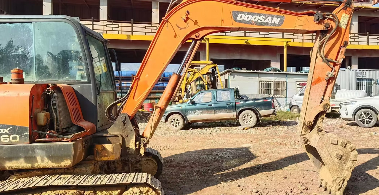DOOSAN dx60 - Miniekskavaator: pilt 2 DOOSAN dx60 - Miniekskavaator: pilt 2